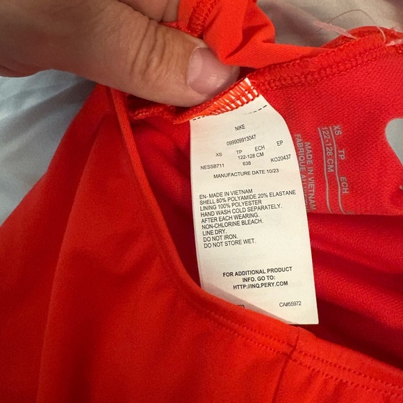 NEW Nike Girls’ One-Piece Swimsuit – XS – New with Tags - Picture 4 of 5